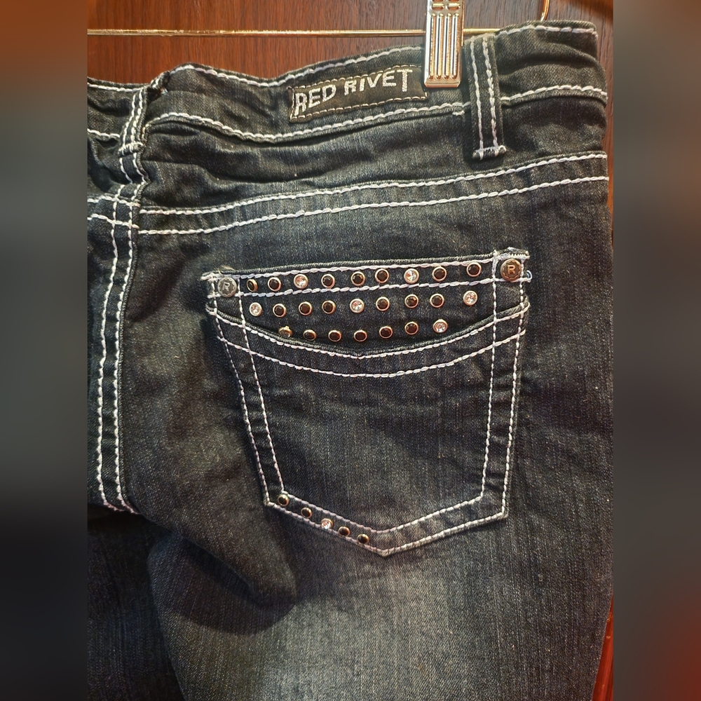 Red Rivet distressed jeans - Picture 4 of 6